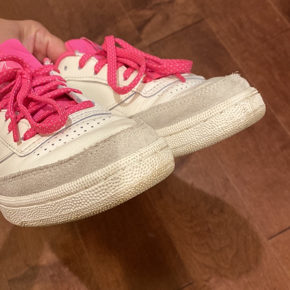 Reebok Classic! - Picture 3 of 11